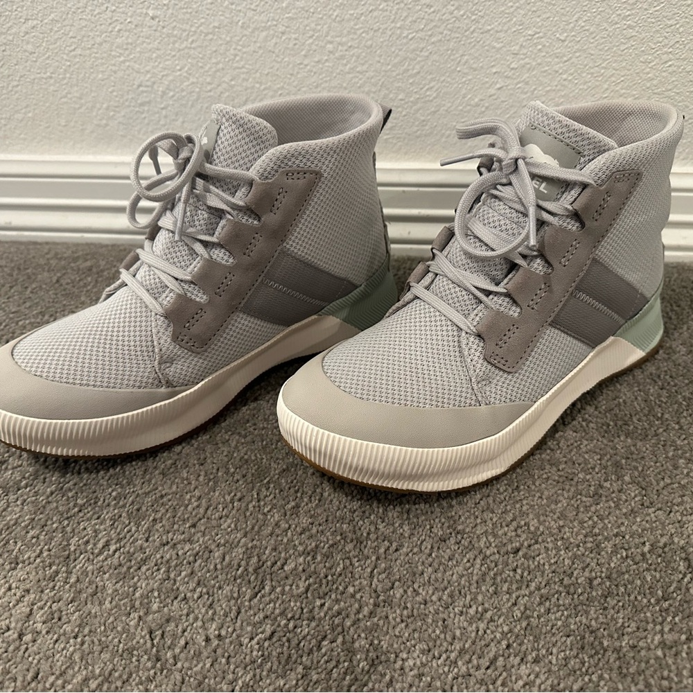 Sorel Out n About III Mid Sneakers Gray